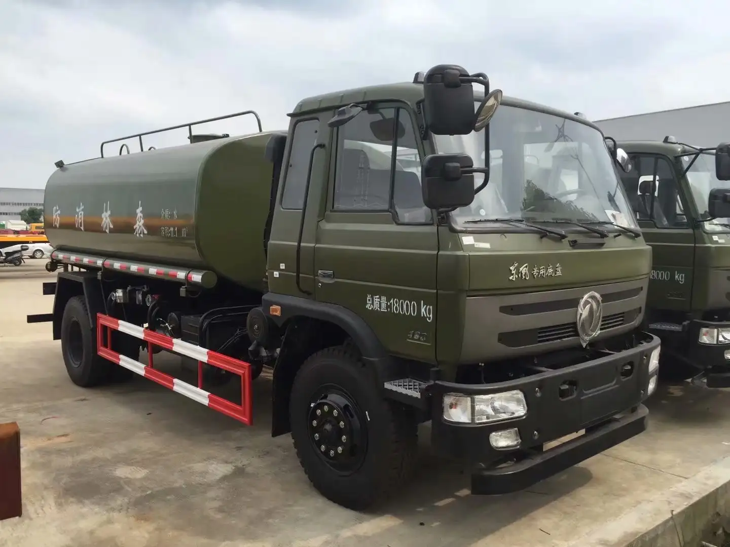 Dongfeng 4x4 all wheel drive water tanker truck