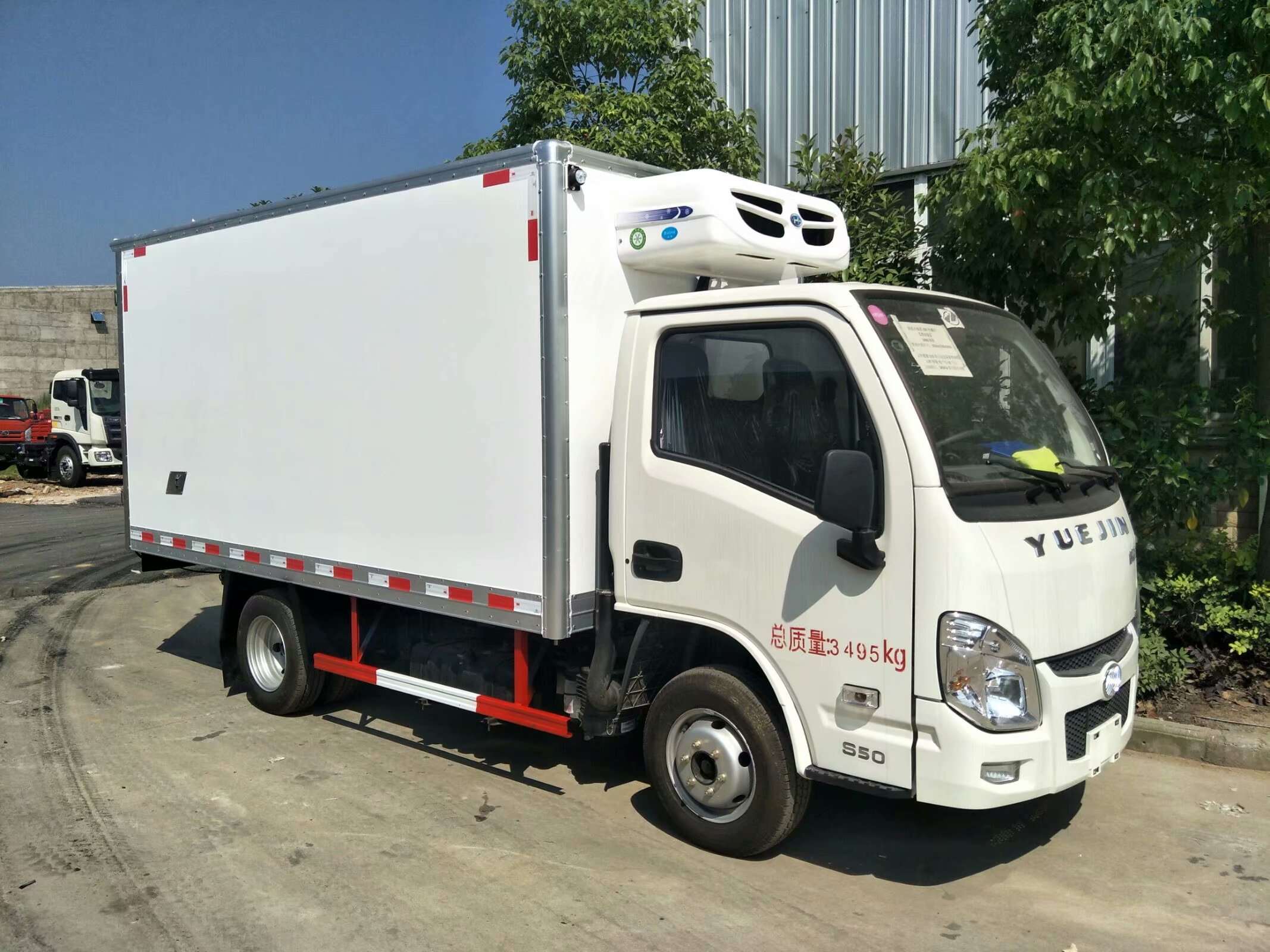 box truck with refrigerator for sale ,cheap refrigerated truck