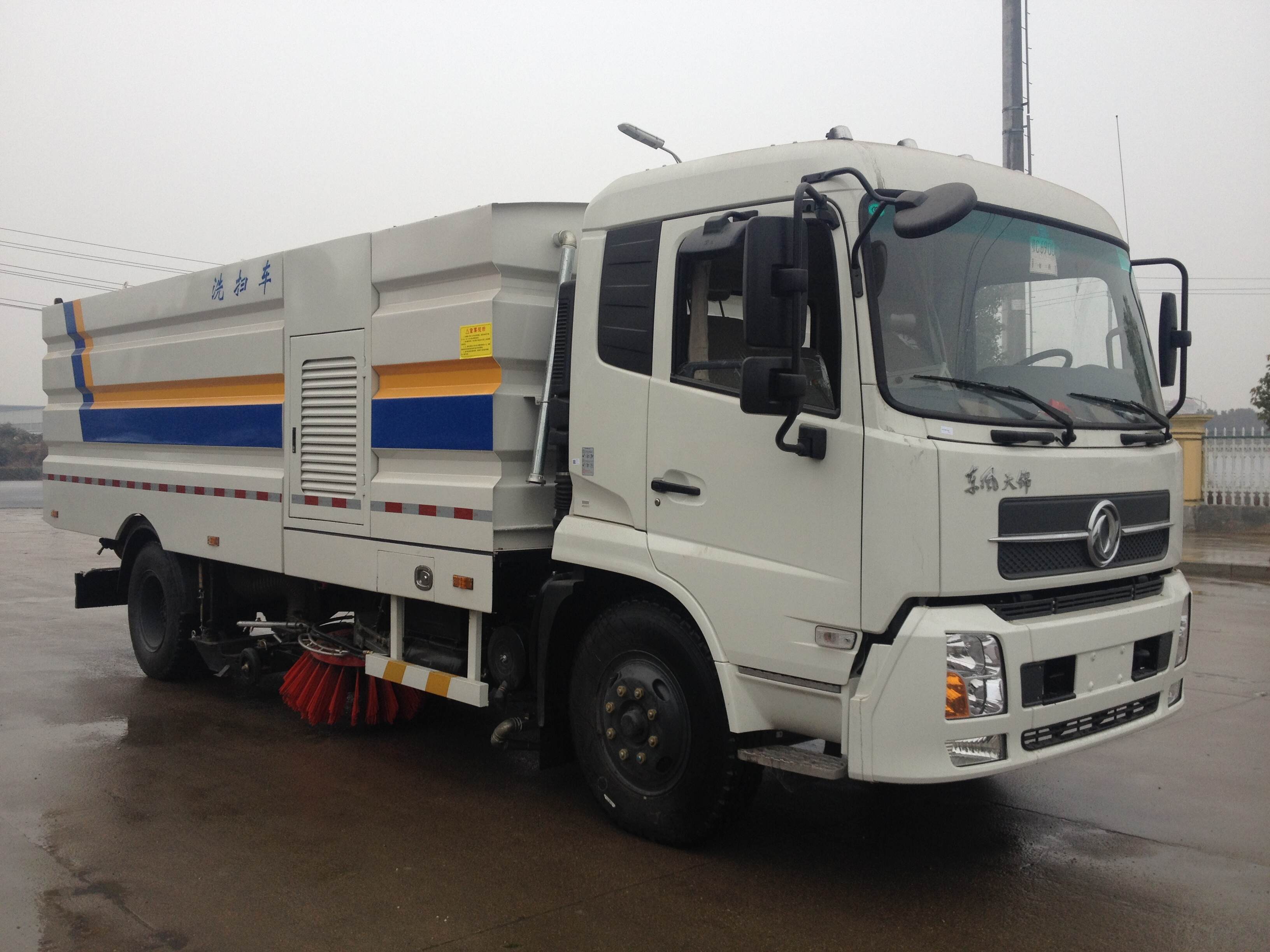 washing and cleaning truck