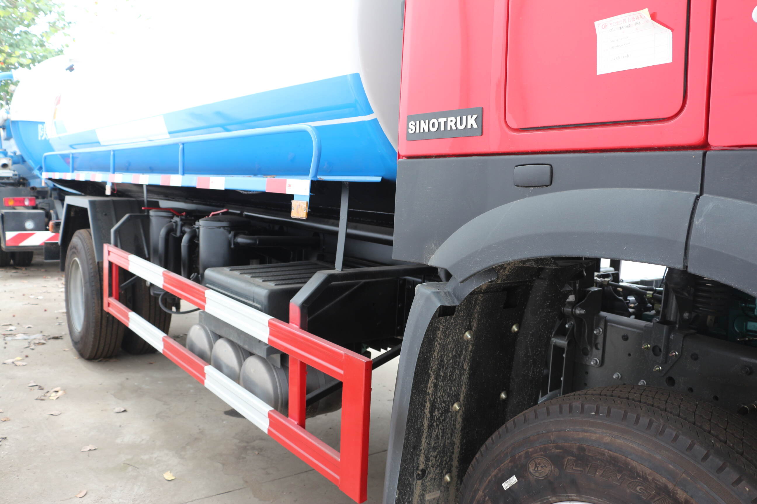 vacuum suction sewage truck